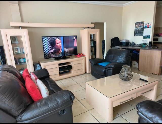 2 BEDROOM APARTMENT FOR SALE IN SILVERTON